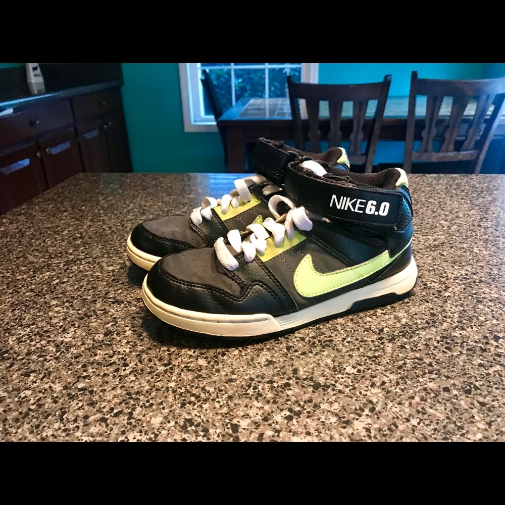 Nike Hightop Boys Size 1y